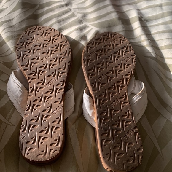 Flojos Sandals - Picture 6 of 7